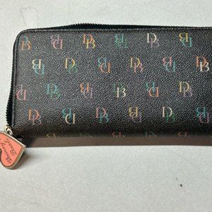 Dooney and Bourke Ladies Zippered Wallet